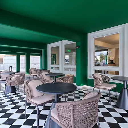 Liv The Adults Only * Lárnaka