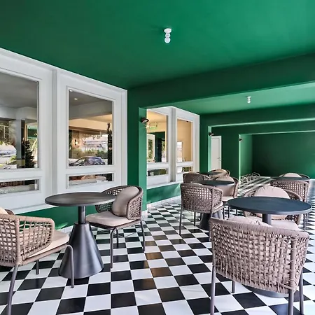 Liv The Adults Only Lárnaka